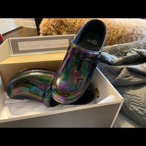 Dansko 8.5 clogs ***nee/never worn****
